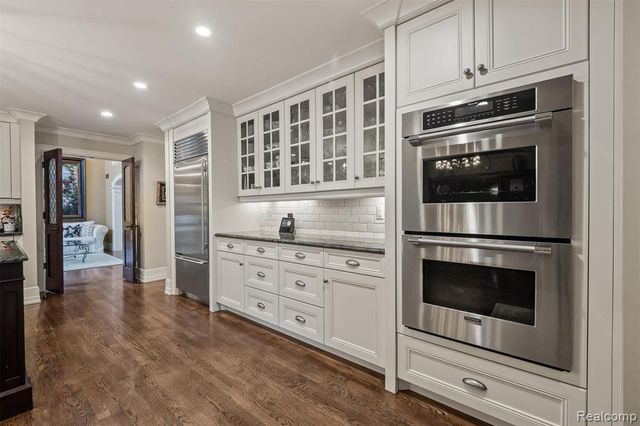 25325 Devon Lane, Franklin, MI 48025
