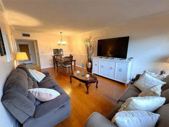 7837 Golf Circle Drive 206, Margate, FL 33063