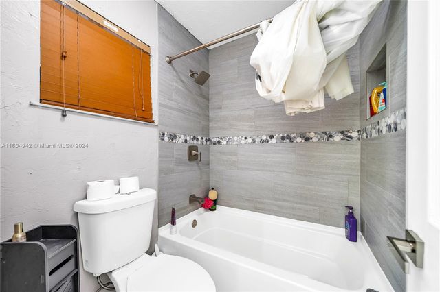 875 E 29th St, Hialeah, FL 33013