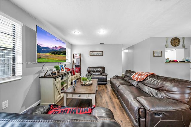 875 E 29th St, Hialeah, FL 33013