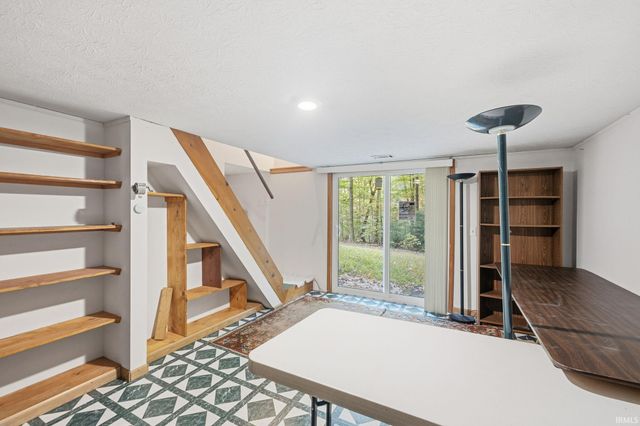 946 E Chambers Pike, Bloomington, IN 47408