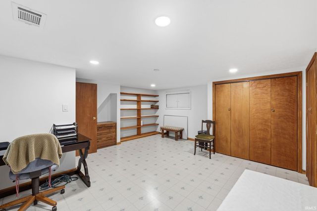 946 E Chambers Pike, Bloomington, IN 47408