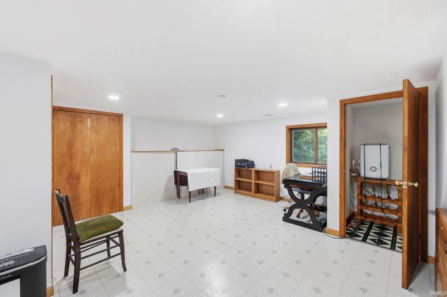 946 E Chambers Pike, Bloomington, IN 47408