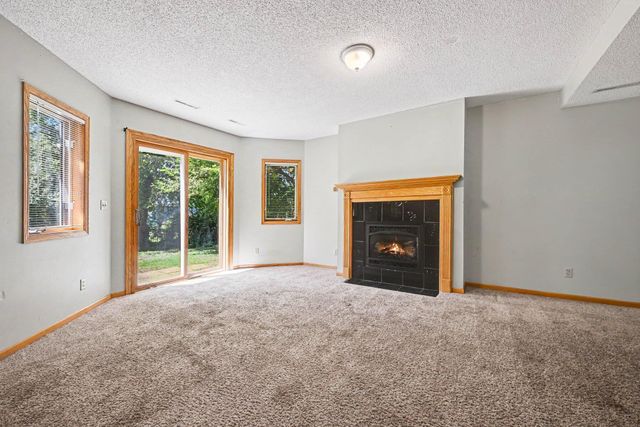3850 Jamestown Curve, Woodbury, MN 55129