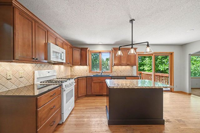 3850 Jamestown Curve, Woodbury, MN 55129