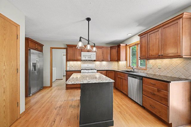 3850 Jamestown Curve, Woodbury, MN 55129