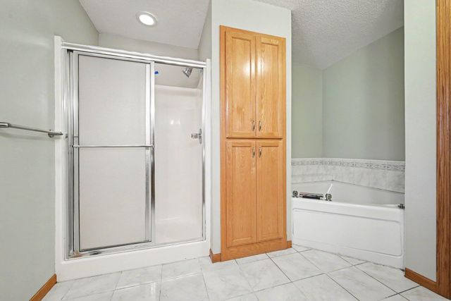 3850 Jamestown Curve, Woodbury, MN 55129