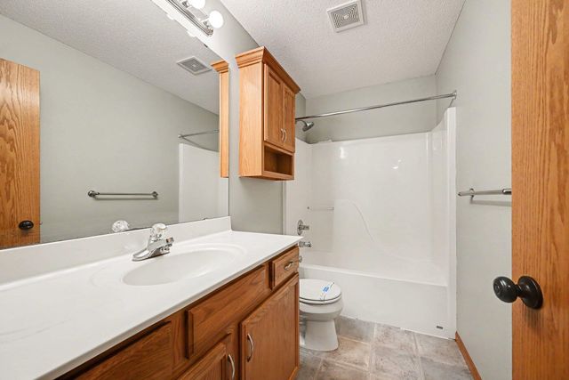 3850 Jamestown Curve, Woodbury, MN 55129