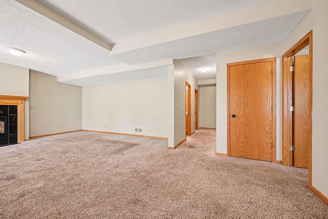 3850 Jamestown Curve, Woodbury, MN 55129