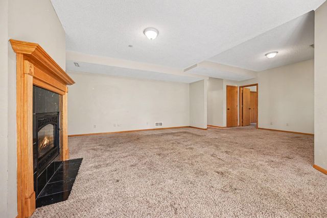 3850 Jamestown Curve, Woodbury, MN 55129