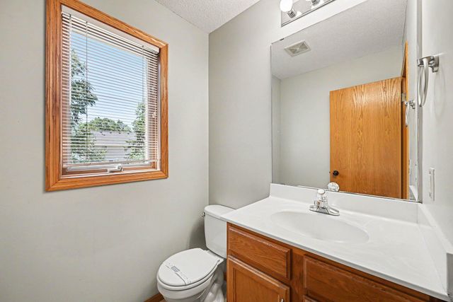 3850 Jamestown Curve, Woodbury, MN 55129
