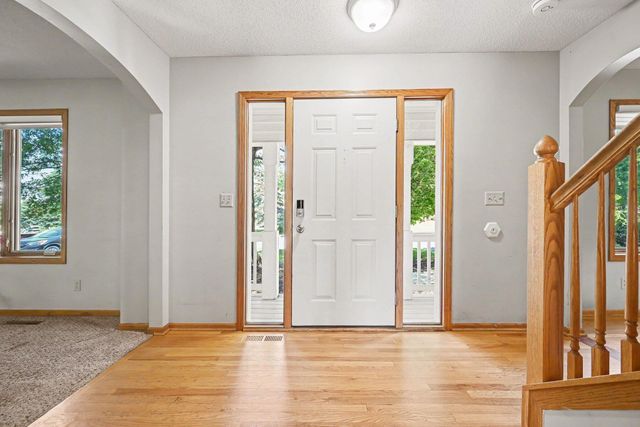 3850 Jamestown Curve, Woodbury, MN 55129