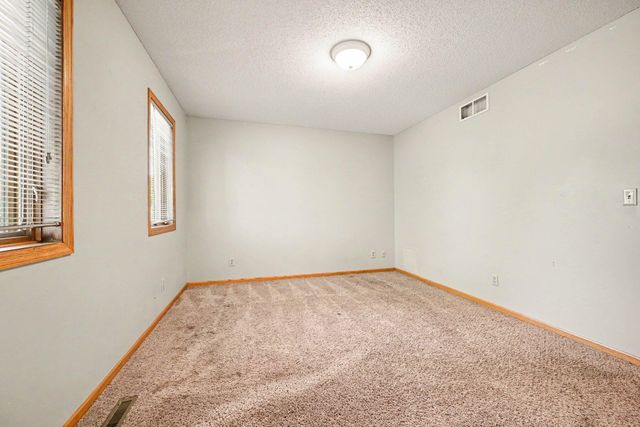 3850 Jamestown Curve, Woodbury, MN 55129