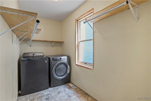 275 Pine Street, Lockport City, NY 14094