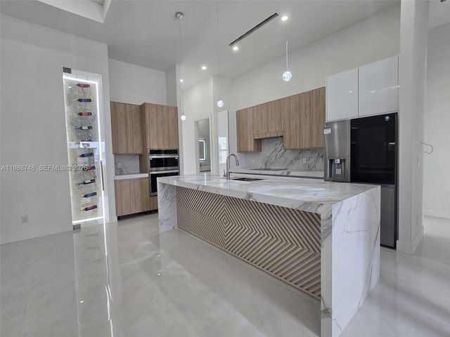 2006 Nelson RD N, Cape Coral, FL 33993
