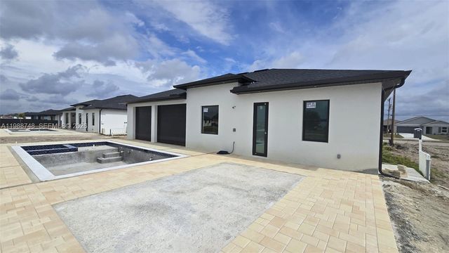 2006 Nelson RD N, Cape Coral, FL 33993