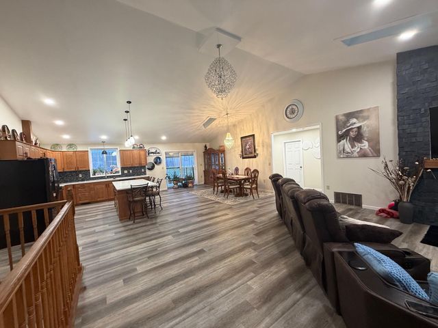 208 S Delaware Court, Fulda, MN 56131