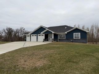 208 S Delaware Court, Fulda, MN 56131