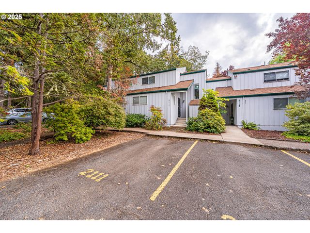 2111 HAWKINS Ln, Eugene, OR 97405