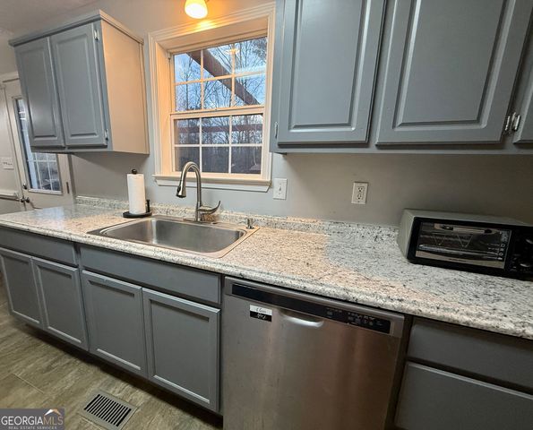 215 Seminary Ridge, Griffin, GA 30224