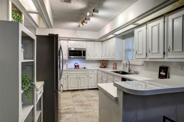 2918 Apple Valley Drive, Garland, TX 75043