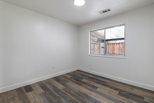 1128 Diablo Ave, Modesto, CA 95358