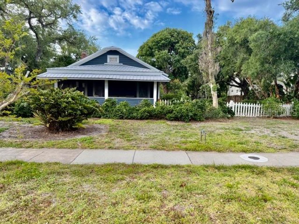 1828 GROVE STREET, Sarasota, FL 34239