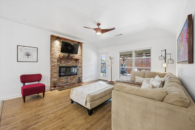 421 Foxcraft Drive, Fort Worth, TX 76131