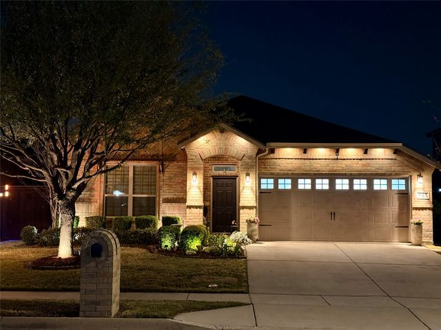 421 Foxcraft Drive, Fort Worth, TX 76131