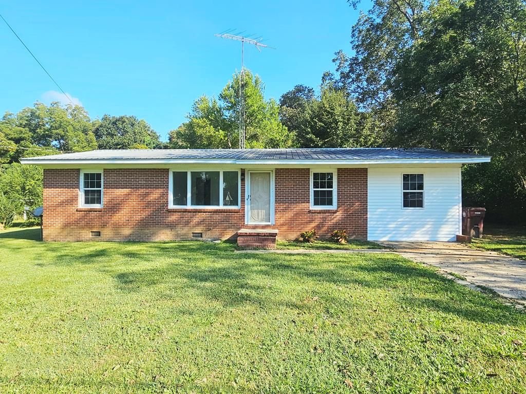 498 W Court Street, Slocomb, AL 36375