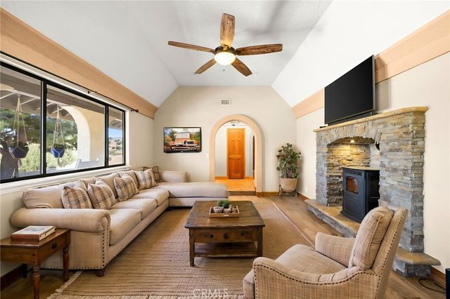 902 Searchlight Ranch Road, Acton, CA 93510