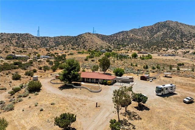 902 Searchlight Ranch Road, Acton, CA 93510