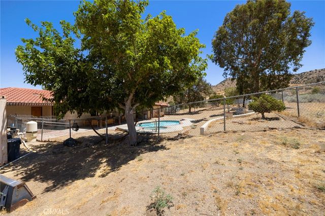 902 Searchlight Ranch Road, Acton, CA 93510