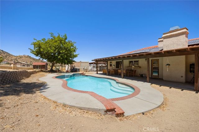 902 Searchlight Ranch Road, Acton, CA 93510