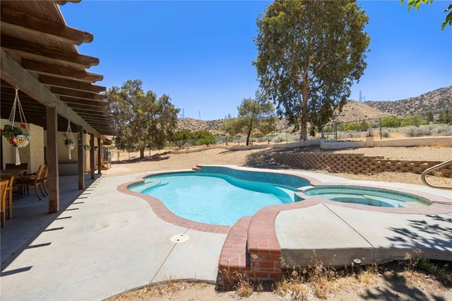 902 Searchlight Ranch Road, Acton, CA 93510
