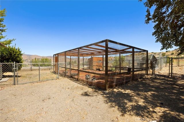 902 Searchlight Ranch Road, Acton, CA 93510