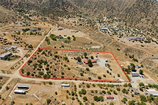 902 Searchlight Ranch Road, Acton, CA 93510