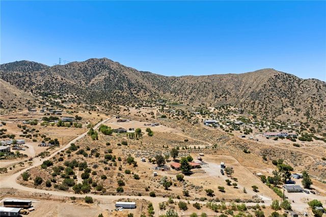 902 Searchlight Ranch Road, Acton, CA 93510