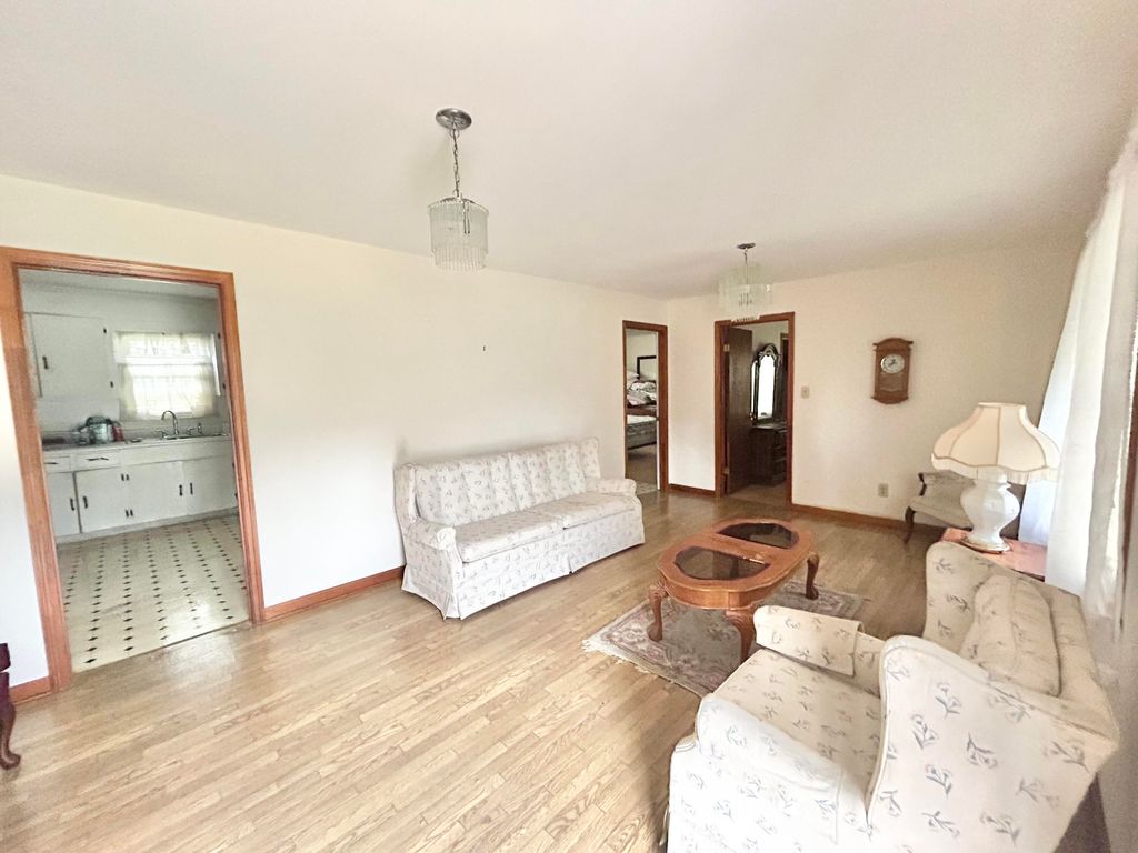 Image 4 of property listing at 4304 Alex Harvin Highway, Manning, SC 29102