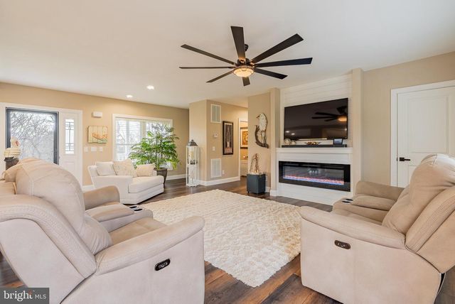 4723 SMITH CREEK RD, New Market, VA 22844