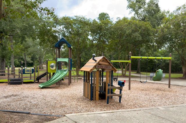 151 E Greenhill Terrace Place, The Woodlands, TX 77382