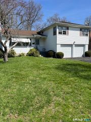 94 Lyman Road, West Hartford, CT 06117