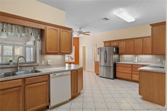 1914 N Havershall Point, Crystal River, FL 34429