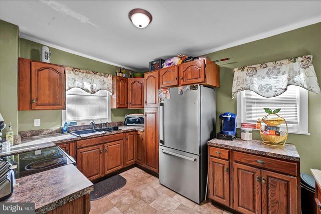 108 E PENN ST, Lenhartsville, PA 19534