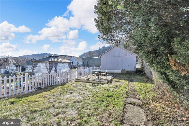 108 E PENN ST, Lenhartsville, PA 19534