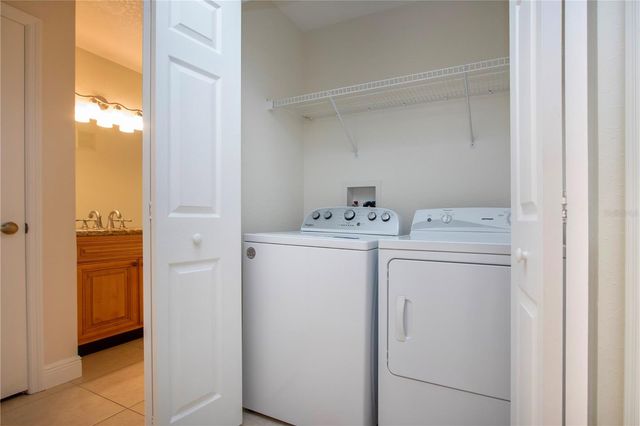 8926 MANOR LOOP 107, Lakewood Ranch, FL 34202