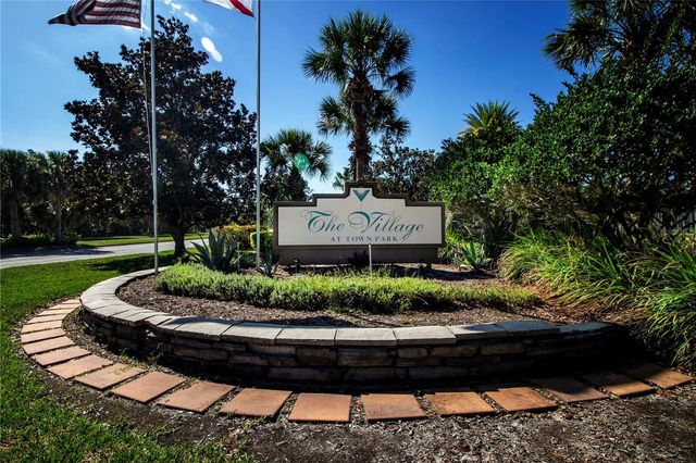 8926 MANOR LOOP 107, Lakewood Ranch, FL 34202