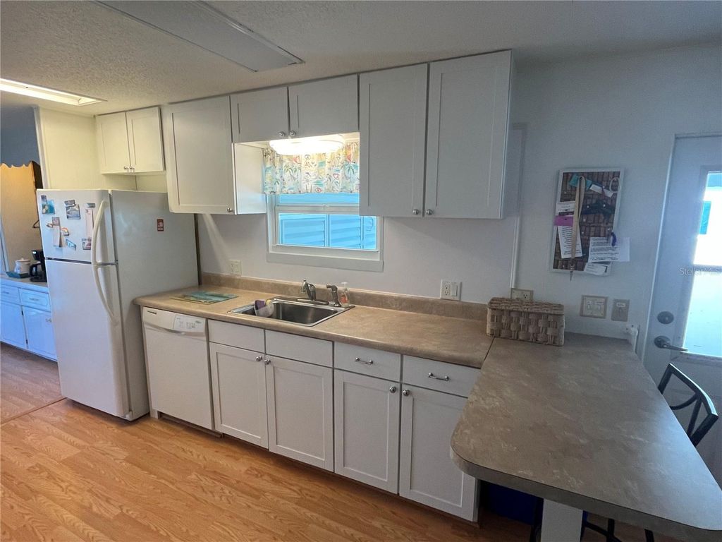 Image 20 of property listing at 822 BAVENO DRIVE, Venice, FL 34285