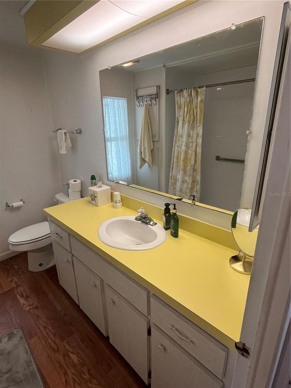 Image 32 of property listing at 822 BAVENO DRIVE, Venice, FL 34285