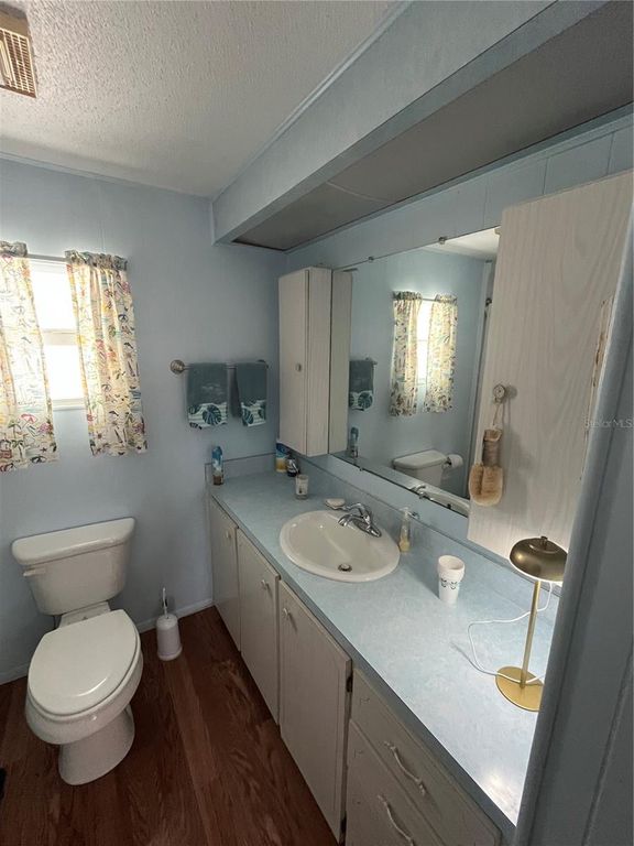 Image 37 of property listing at 822 BAVENO DRIVE, Venice, FL 34285